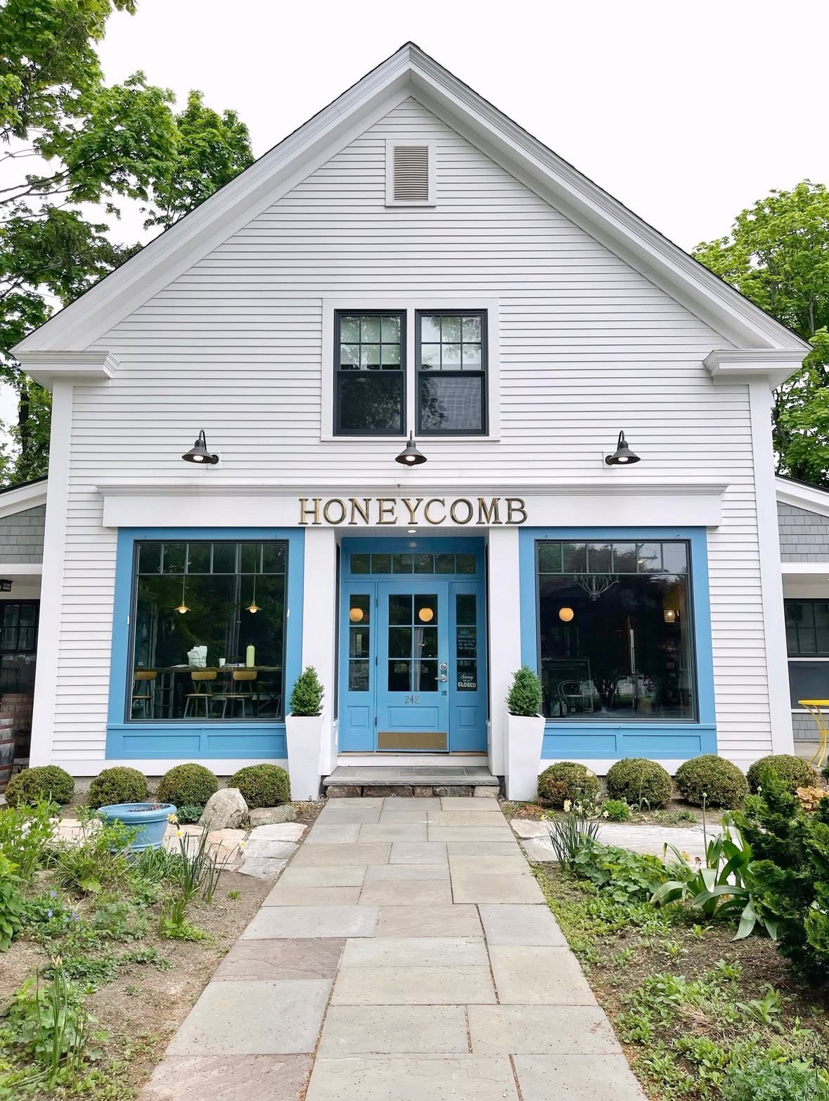 6/7 Sip & Paint Workshop at Honeycomb